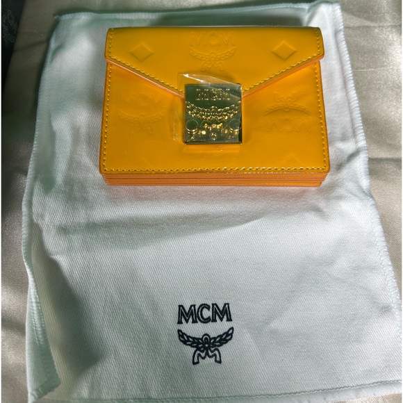 McM Wallet with Dust Bag, Box and Recipe - Picture 6 of 16